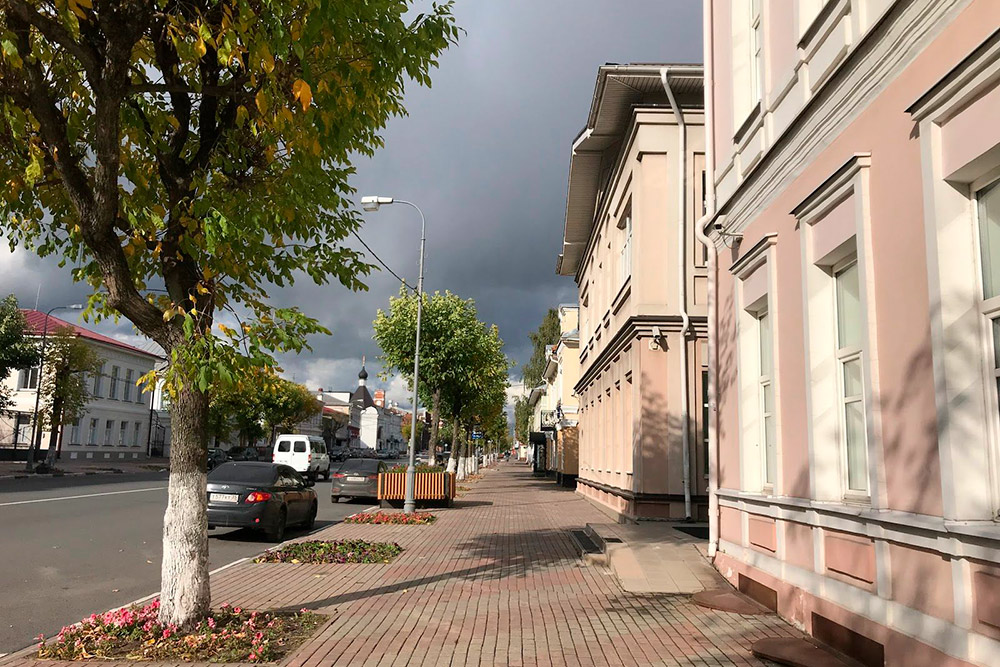 Исторический центр города — очень приятное место для прогулок пешком. Многие здания здесь — это культурно-исторические памятники