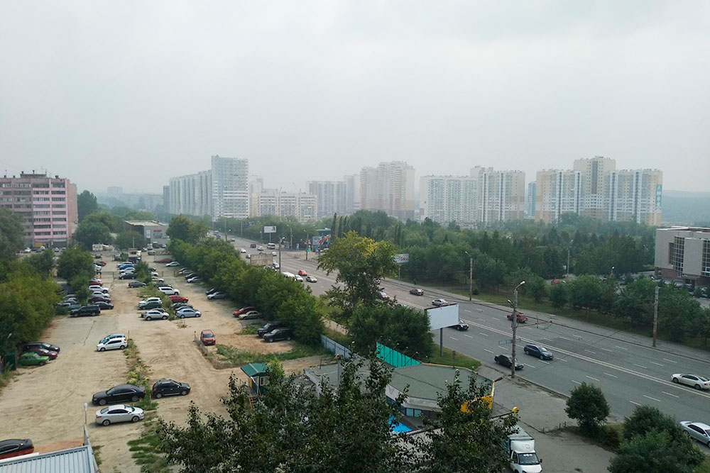В конце июля 2019 года на два дня Челябинск затянуло серым туманом с ощутимым запахом. Предположительно горят леса в Сибири, и к нам принесло дым, но свой вклад вносят и местные предприятия