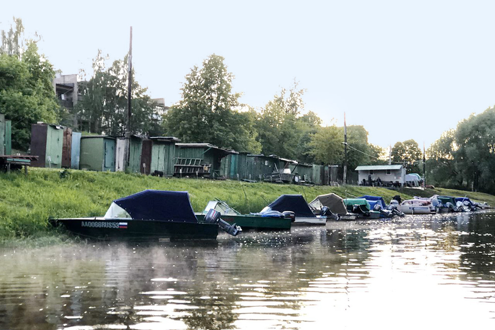 В черте Новгорода расположены четыре лодочные станции, а за городом есть еще яхт-клуб и речной порт