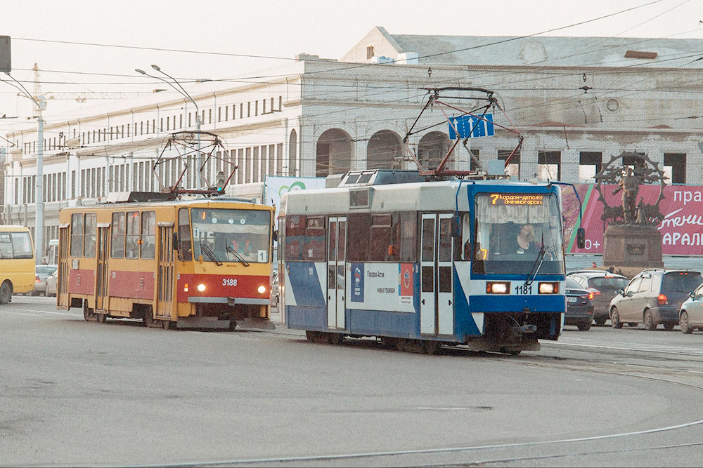 В Барнауле, как и во многих городах России, еще на ходу старые чехословацкие «Татры». Есть и новые трамваи. Фото: Даша Белкина