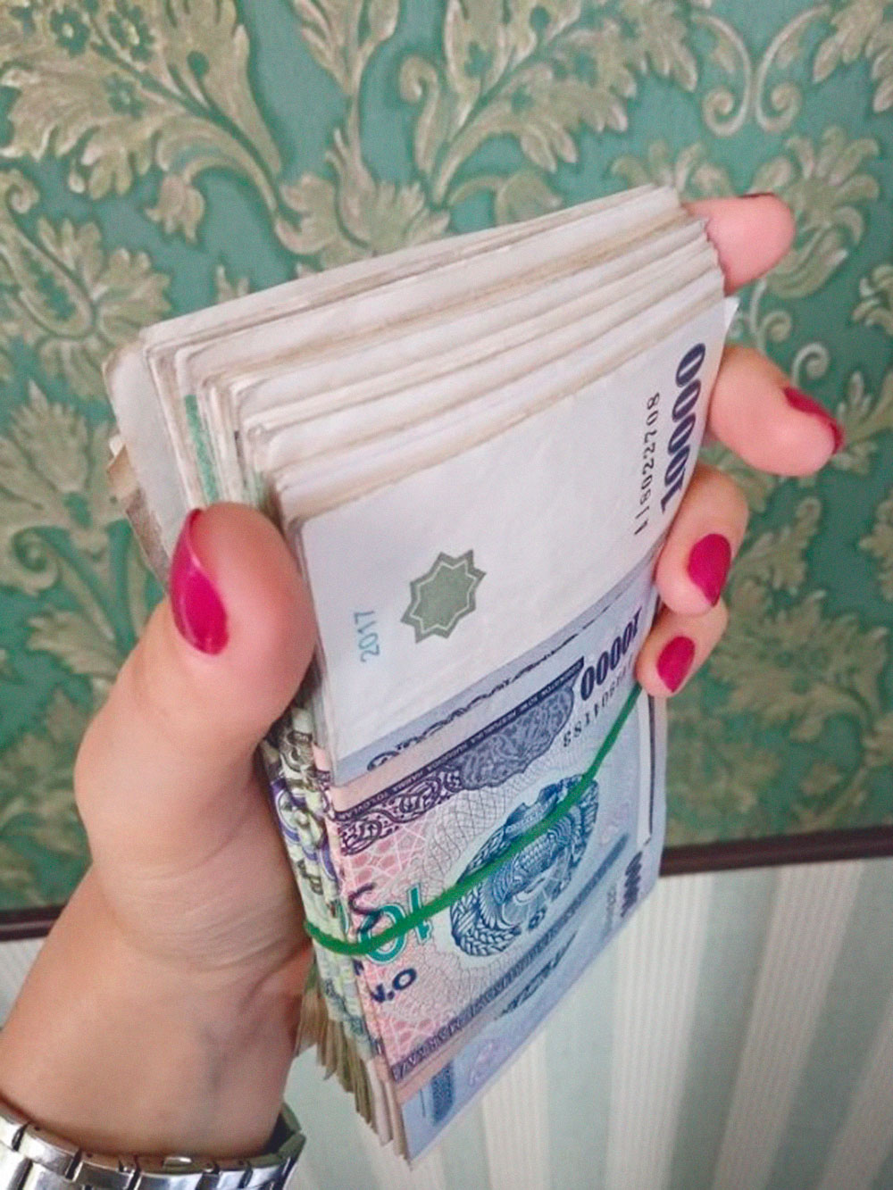 Обменяли 100 долларов на узбекские сумы и почувствовали себя богачами
