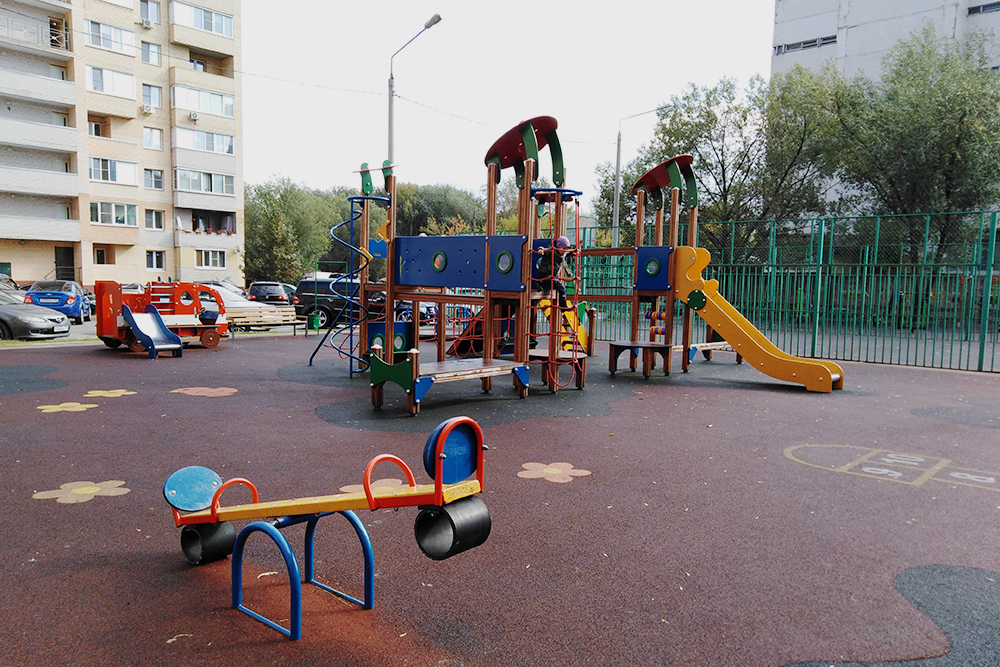Детская площадка у нашего дома