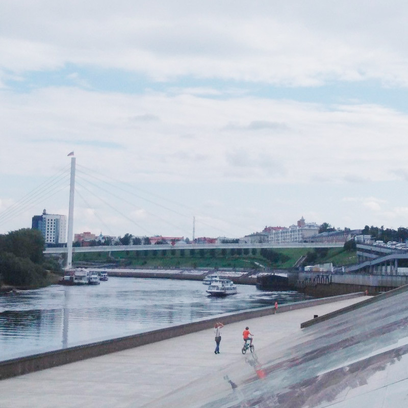 Вид на набережную недалеко от Моста влюбленных