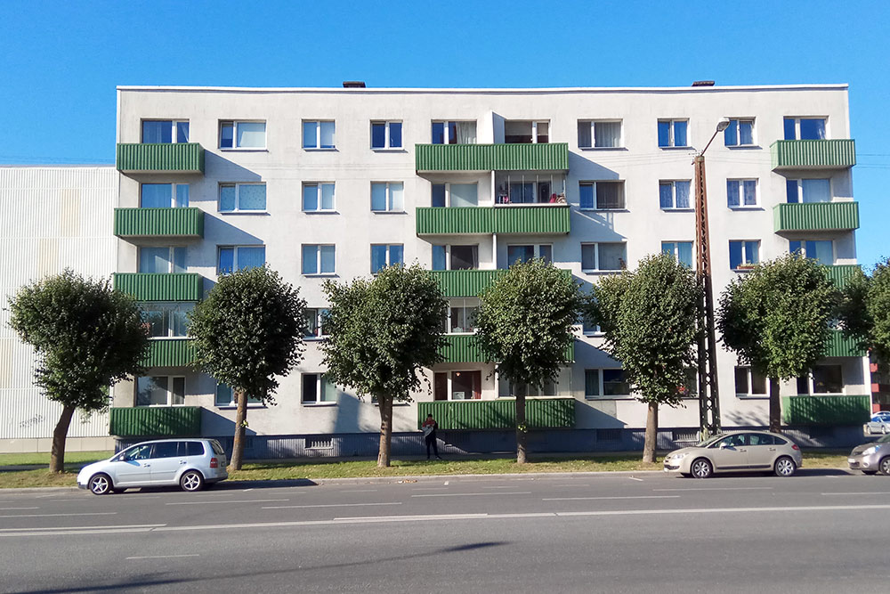Типовая хрущевка, у которой сделано внешнее утепление всех стен
