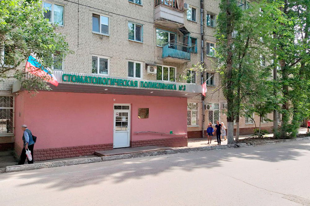 Платные отделения муниципальных поликлиник обычно находятся на первых этажах жилых домов