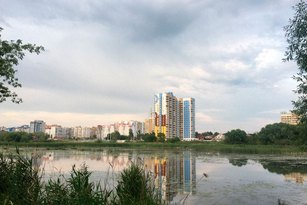 Новостройки в микрорайоне Университетской набережной. Застраивается не городская окраина, а частный сектор