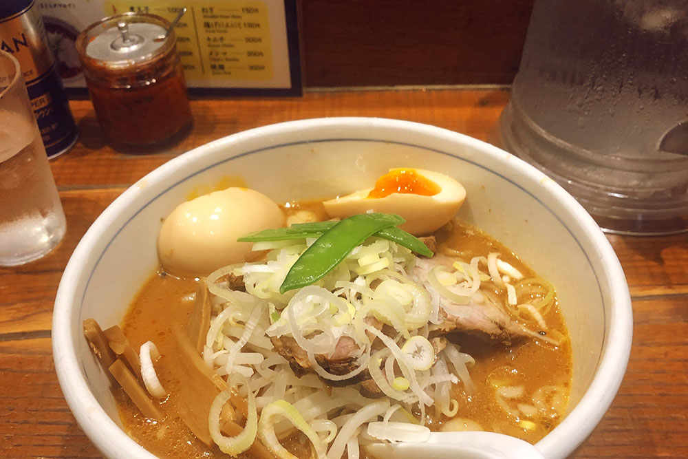 Рамен в токийском ресторане Ittenbari Ramen & Chahan Restaurant — 1000 ¥