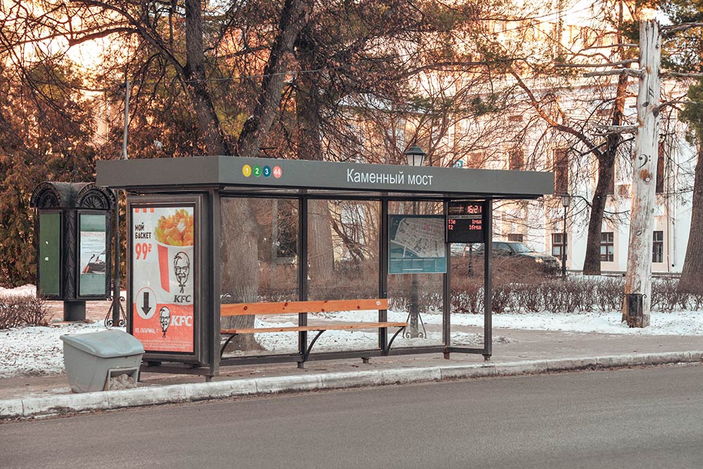 В городе начали появляться «умные» остановки с электронным табло и вайфаем