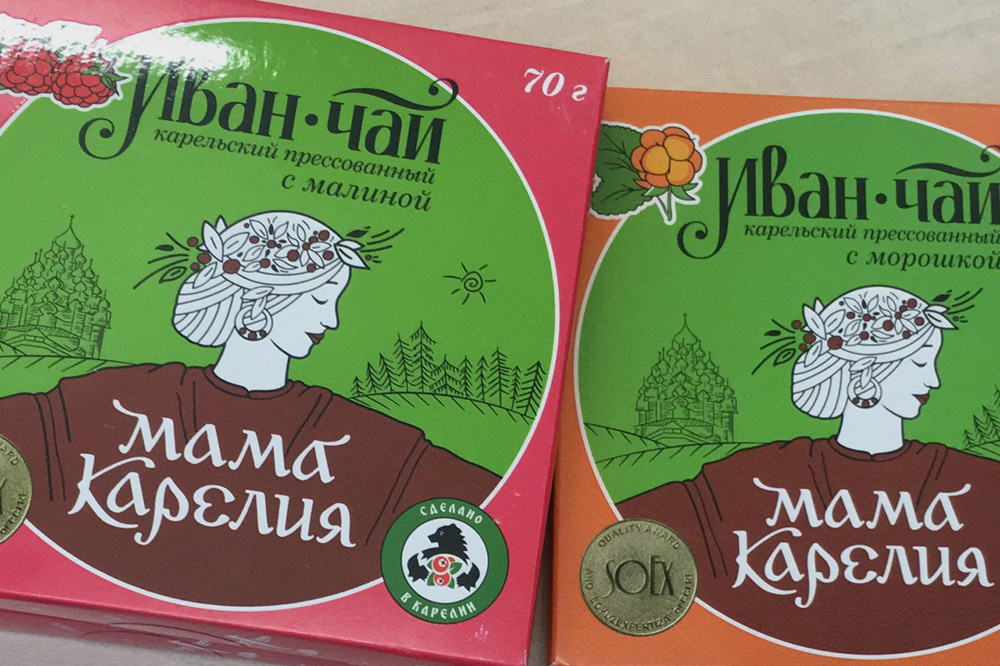 Прессованный иван-чай похож на плитки шоколада. Чтобы заварить его, нужно отломить маленький кусочек. Удобно везти такой чай из путешествия — занимает мало места. Фото: Александра Домина