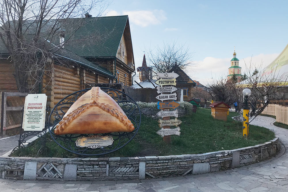 В Казани шутят, что каждый казанец на 80% состоит из треугольников. Шутки шутками, но без этой выпечки не обходится ни одно застолье
