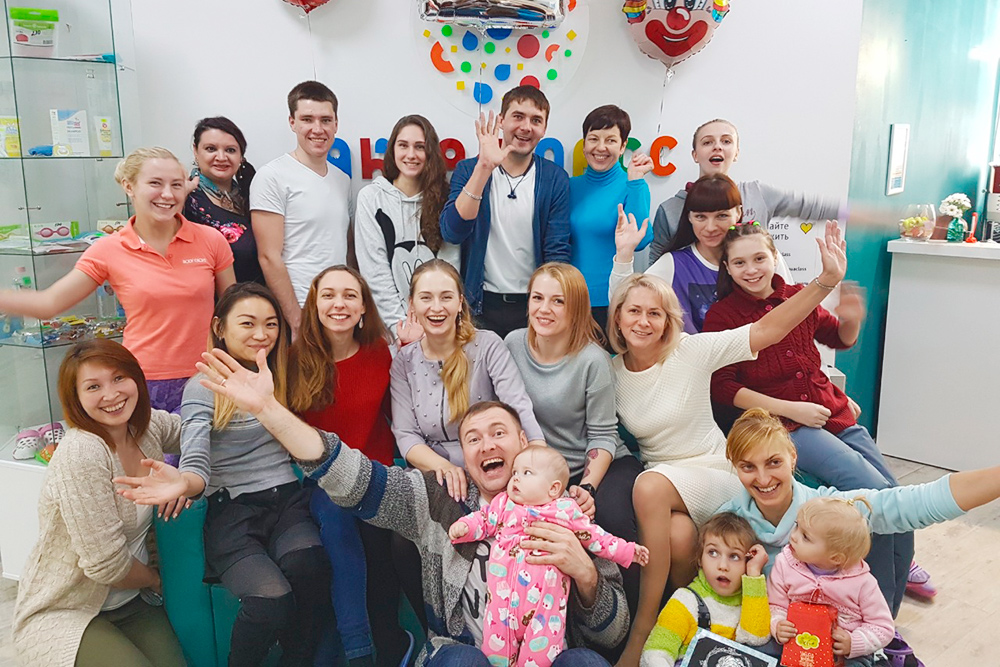 «Аква-классу» исполнилось два года. На руках Сергея дочь Алиса