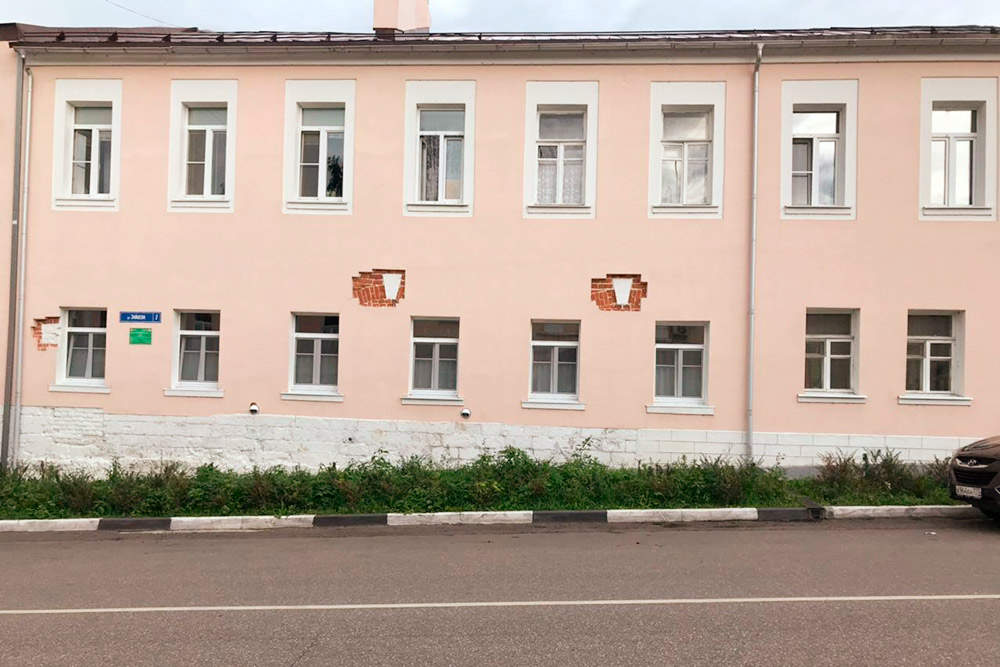 В стенах домов после реконструкции оставляют фрагменты старой кирпичной кладки. Для меня это символ бережного отношения к истории и желание показать туристам город с лучшей стороны