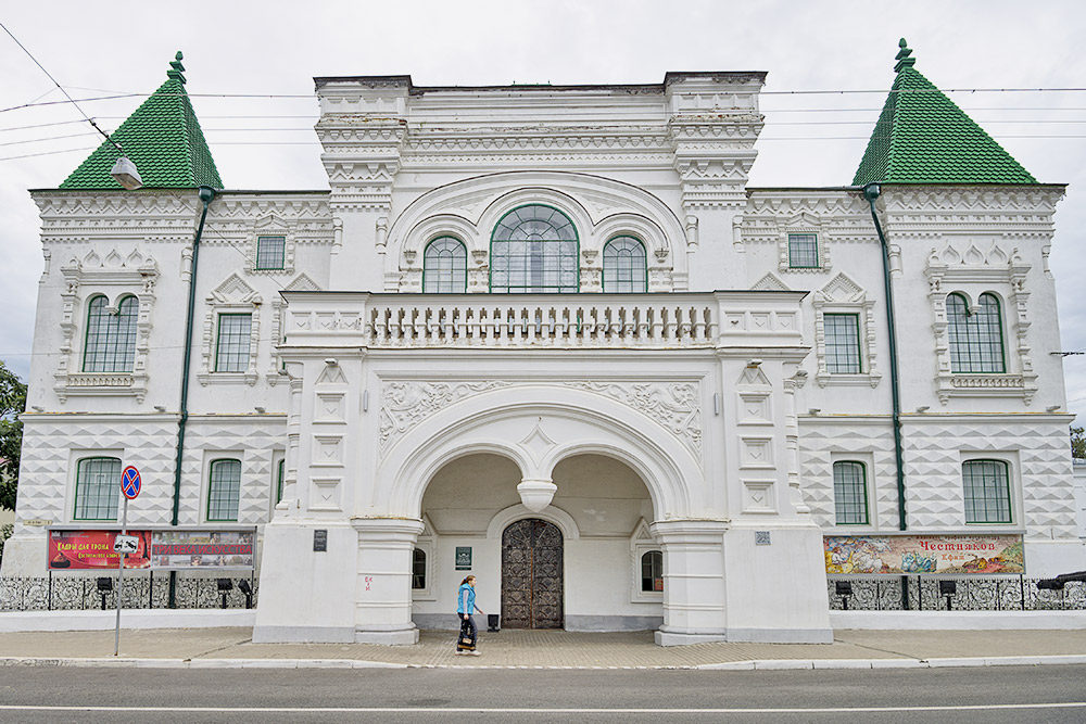 Здание Романовского музея-заповедника похоже на терем из русской сказки. Фото: Gennadiy Solovyev / Shutterstock
