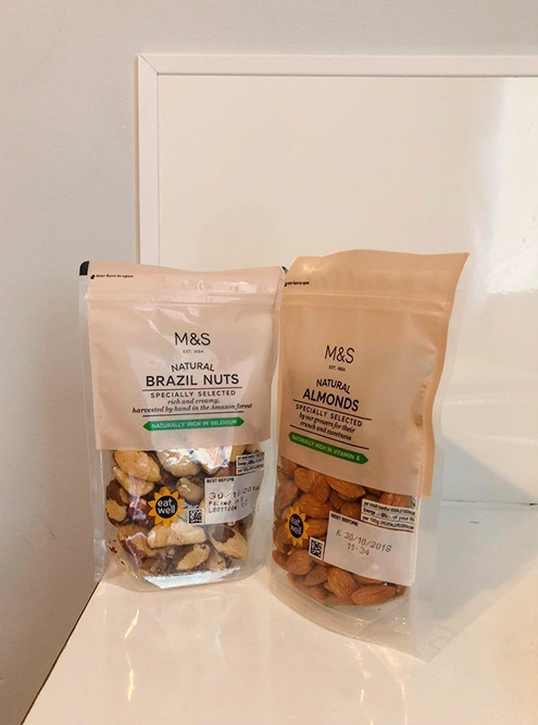 В супермаркете Marks & Spencer я покупал бразильские орехи и миндаль: 6,25 £ за 150 г
