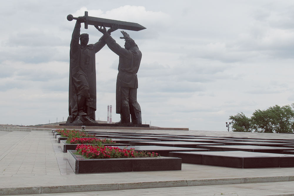 Монумент «Тыл — фронту»