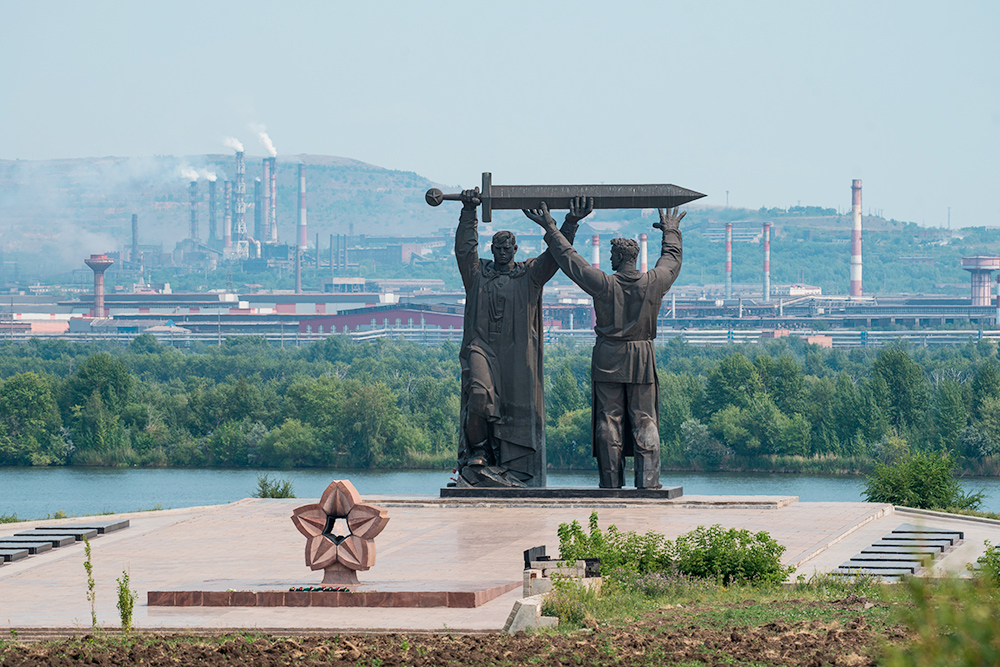 Монумент «Тыл — фронту». Фото: Ilyas Kalimullin / Shutterstock