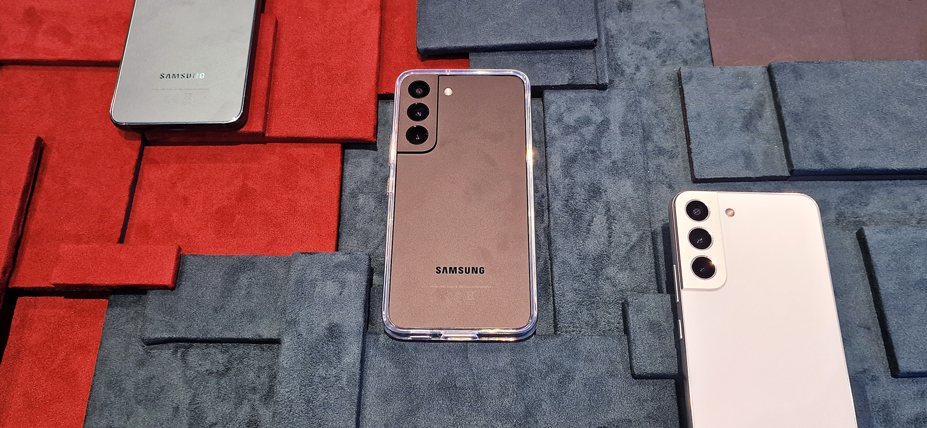 Samsung показала смартфоны S22 и обновленный планшет Tab S8: главное о новинках