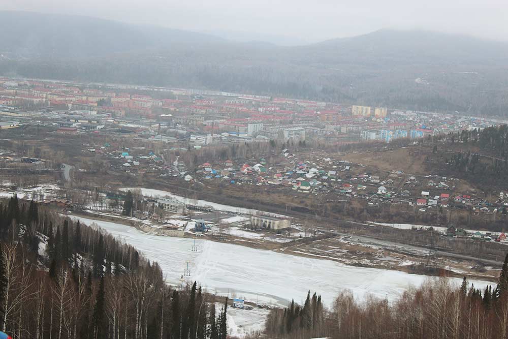 Вид на Междуреченск с горы Югус