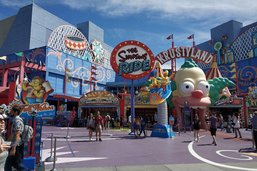3D-симулятор The Simpsons Ride. Сюда мы так и не попали: пришлось бы стоять в очереди 1,5 часа