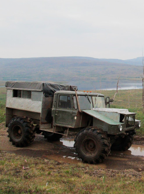 Самодельный вездеход на базе автомобиля ГАЗ-66. На таком отчим ездил на охоту и рыбалку