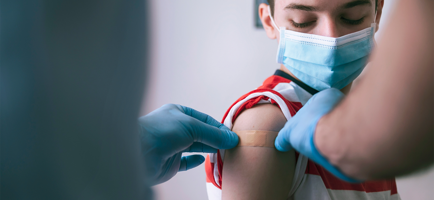 В России началась вакцинация подростков от коронавирусной инфекции