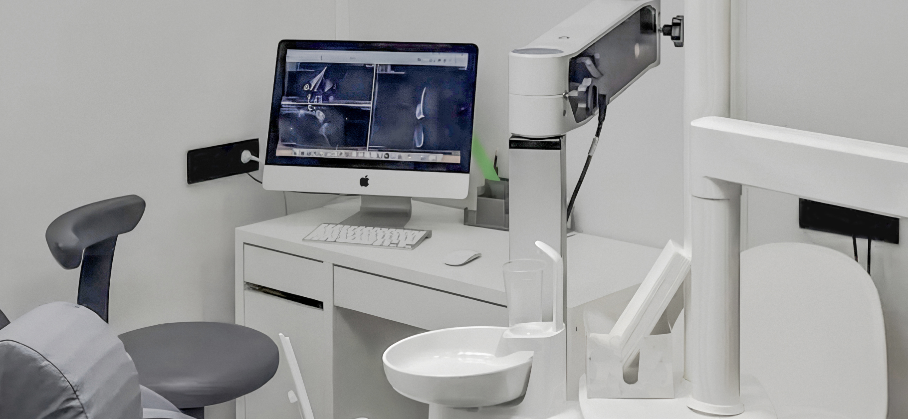 Рабочее место: кабинет стоматолога с немецкими микроскопами, 3D-сканером и Аймаком