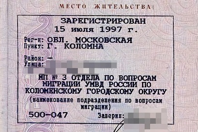 Даже если штамп ставится специальным принтером, в графе «Заверил» должна быть подпись должностного лица