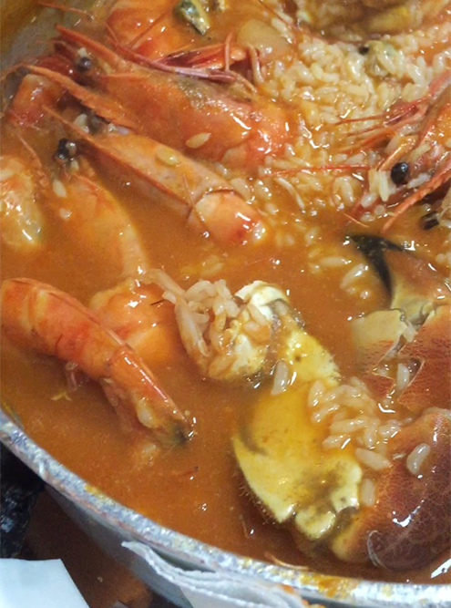 То самое ризотто с морепродуктами в Marisqueira Uma. Это кастрюля на четверых