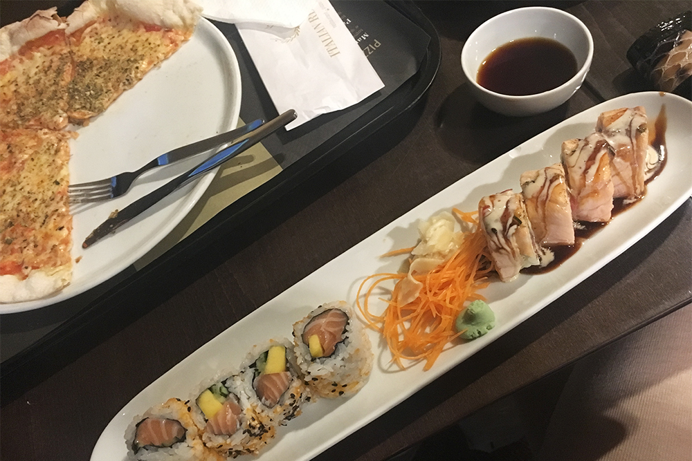 Свежие суши в Sushi Passion в аэропорту Порту. Цена — от 3,6 € за два ролла