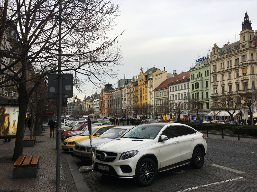 Вацлавска намести — одна из двух главных площадей города. Любимое место встречи туристов