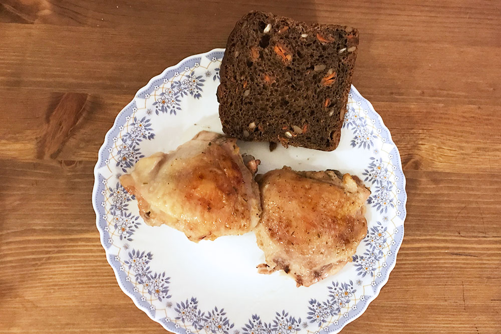 К концу месяца два куриных бедра и ломоть хлеба стали для меня слишком сытным блюдом. Если я съедала такое на ужин, то у меня была бессонница: организм чувствует, что его накормили, и плещет энергией