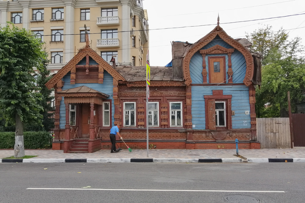 Городская усадьба на улице Щедрина. Первый ее владелец — генерал Соболев. После него здесь жил изобретатель радио Попов