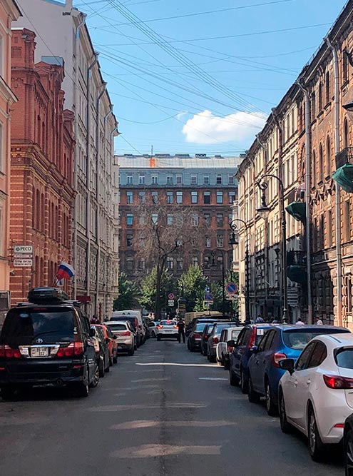 Такие улицы в европейском стиле — мои самые любимые в Петербурге