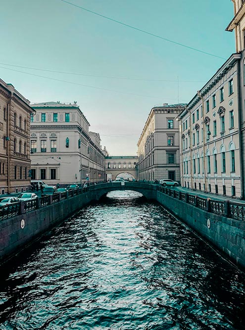 Если решитесь на водную экскурсию, лучше взять с собой теплую одежду, на воде очень холодно