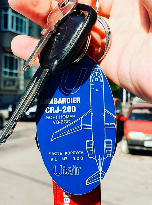 Брелок из части CRJ200. Такие сувениры популярны на Западе. Это самое бюджетное изделие Ru-Sky — стоит 990 рублей
