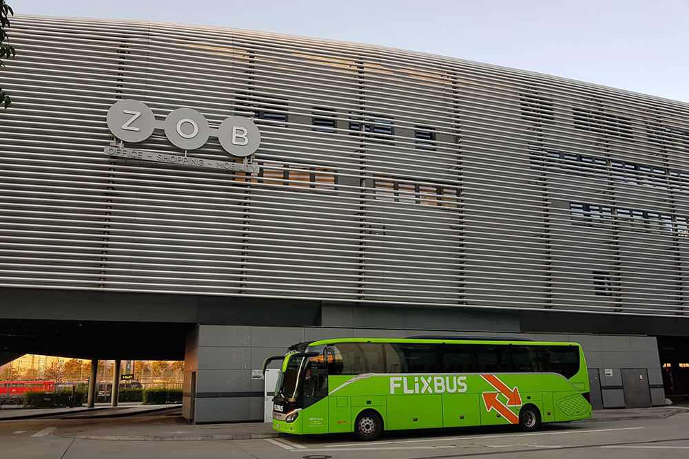 В автобусах Flixbus есть вайфай, розетки и туалет