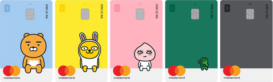 Недавно популярный корейский мессенджер KakaoTalk создал свой банк. В дизайне карт используются эмотиконы из мессенджера