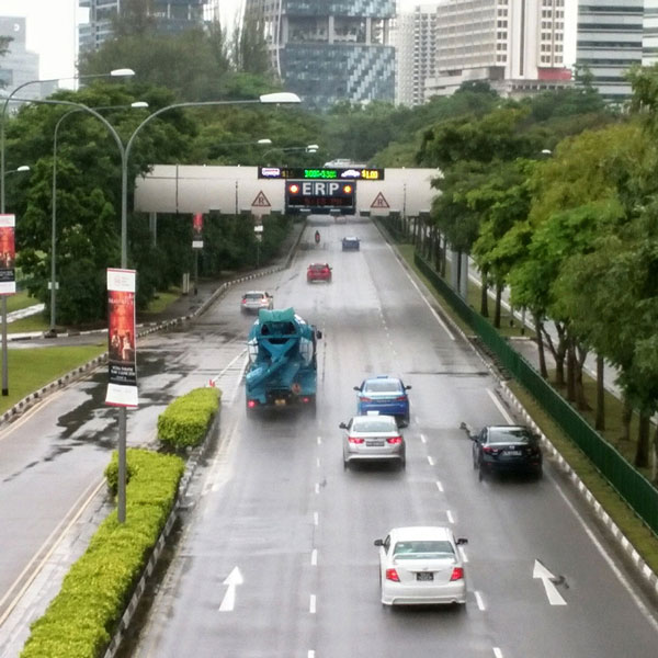 Так в Сингапуре выглядит нормальный трафик. Пробок тут почти никогда не бывает