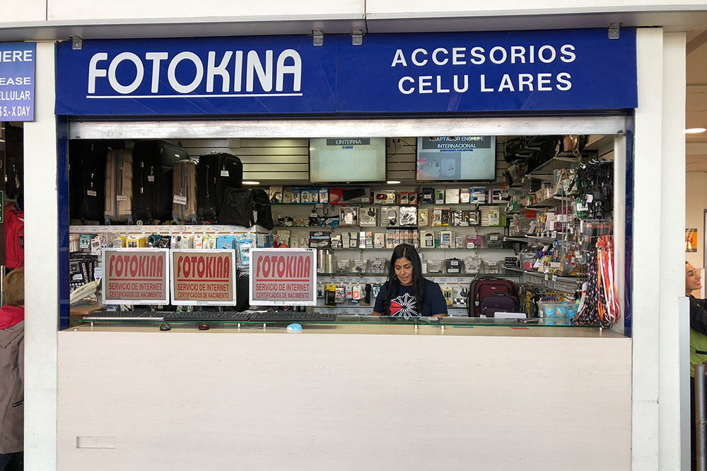 Киоск Fotokina в аэропорту Сантьяго