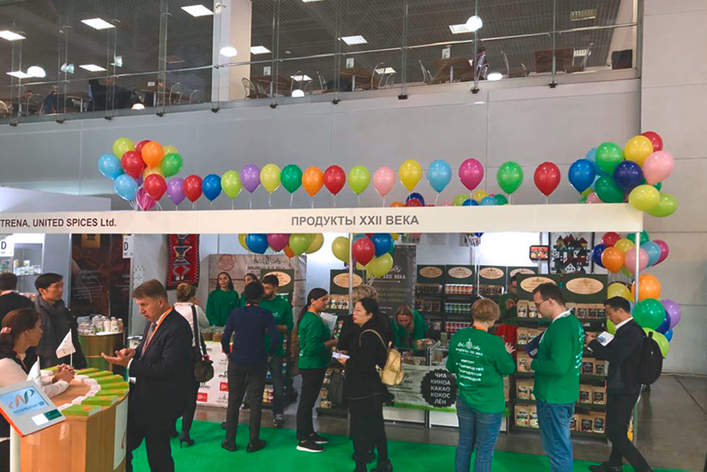 Компания два-три раза в год участвует в продовольственных выставках, чтобы найти инвесторов и точки сбыта. Участие в выставке может стоить от 100 до 500 тысяч рублей, зато на ней можно договориться с сотнями потенциальных покупателей