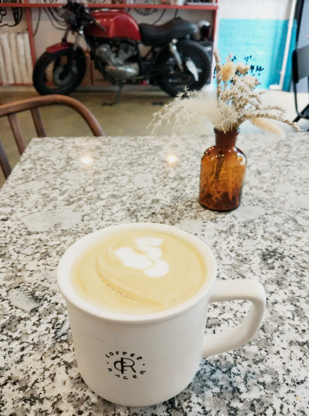 Кофе в кофейне Coffee Racer