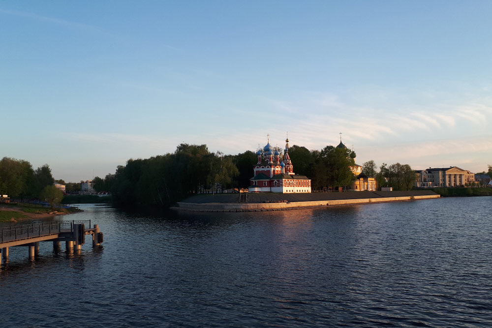 Вид на Углич с борта теплохода