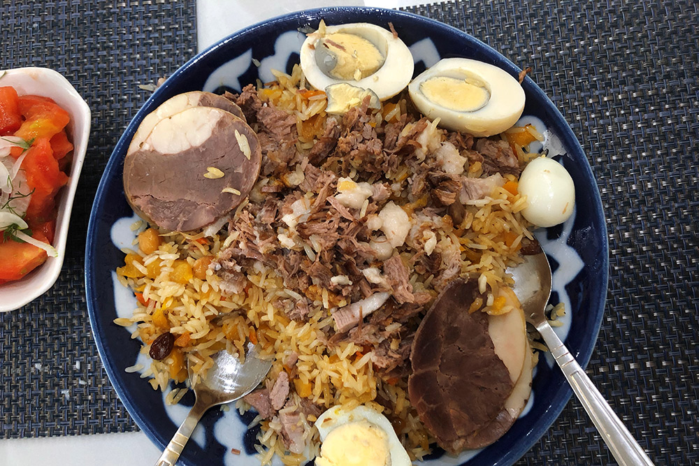 Это мой плов с кониной и перепелиными яйцами