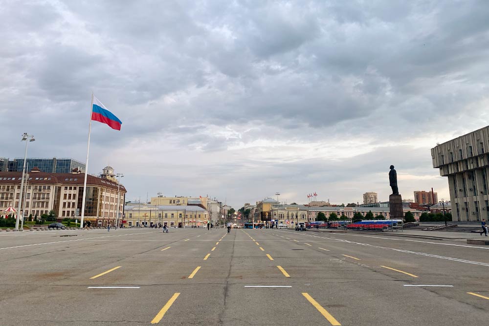 А это вид с главной площади на город