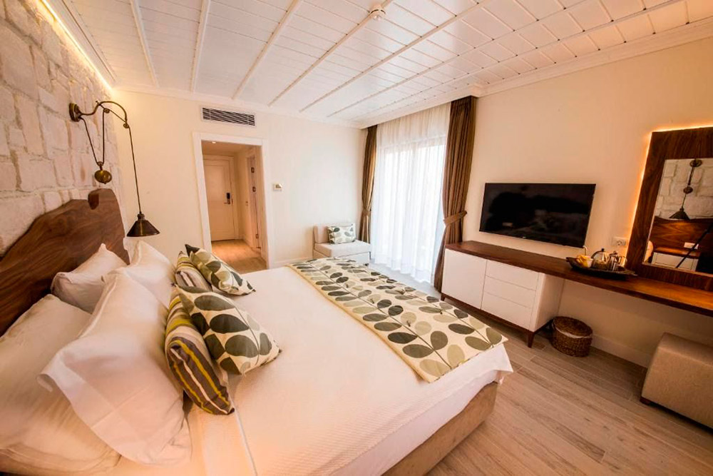 Двухместный номер в Suna Sun Boutique Hotel — тоже за 8000 <span class=ruble>Р</span>. Фото: «Букинг»