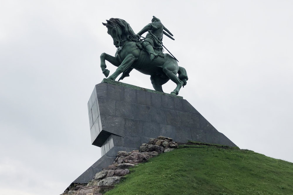 На мой взгляд, этот памятник передает силу и энергию башкирского народа