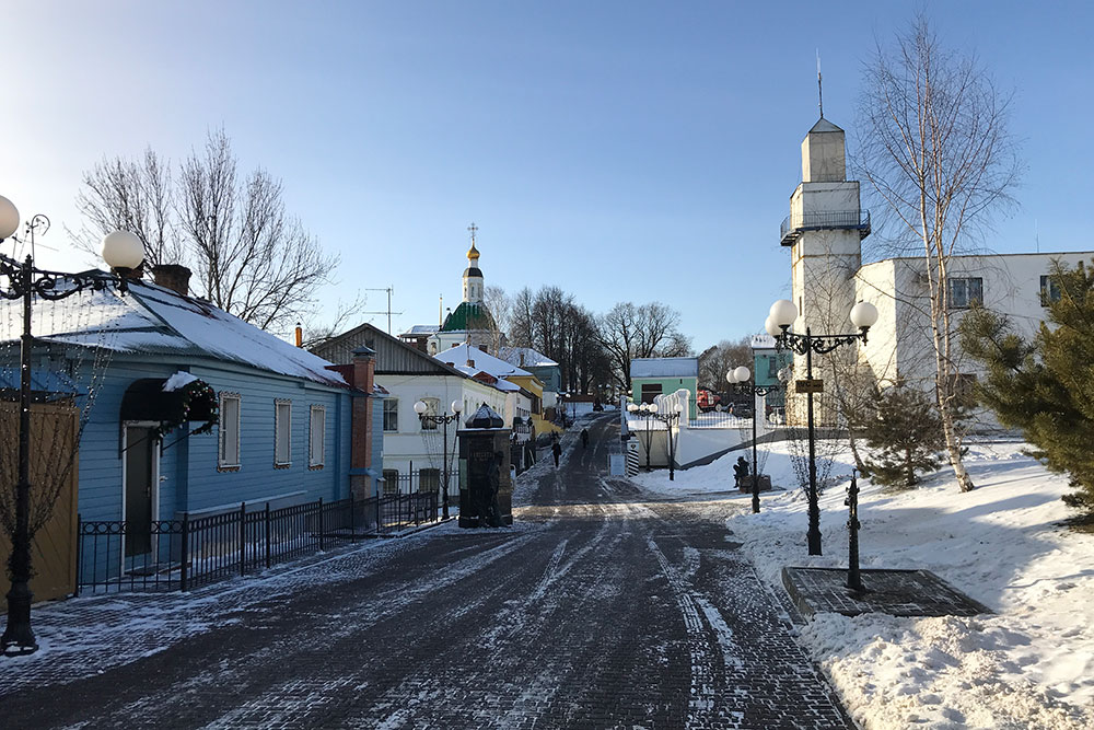 На улице Георгиевской много музеев, сувенирных лавок и сразу три смотровые площадки