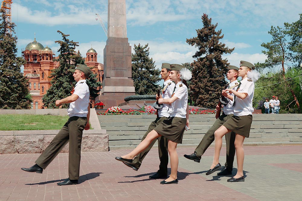 Попасть в караул у Вечного огня считается очень почетным. Фото: Ya_Sveta / Shutterstock