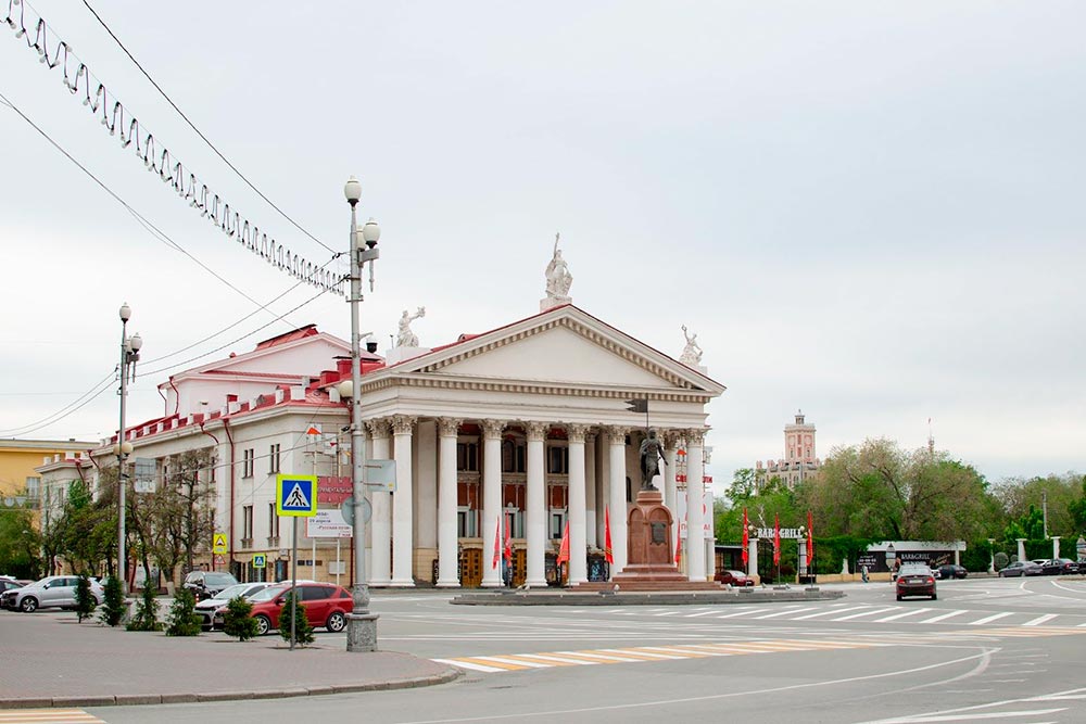 Здание НЭТа находится прямо в центре города