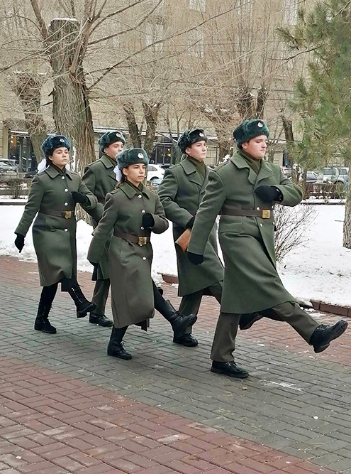 За дежурство почетный караул получает оценку, а отдельных ребят могут наградить званием «Отличник Поста № 1»